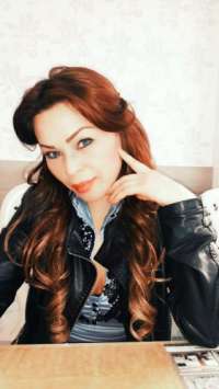 Alev-alev buğday tenli Bircan