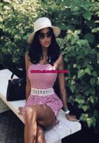 Alev-alev dans yapan kadın Hazer