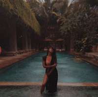 Alev-alev eve gelen kız Ikbal