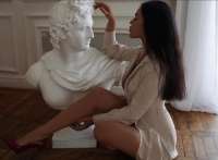 Alev-alev eve gelen kız Ikbal