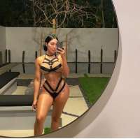 Alev-alev kendi yeri olan hatun Rezzan