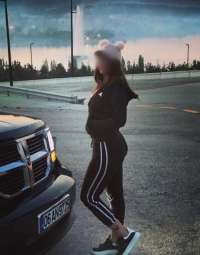 Ateşli buğday tenli kız özgül