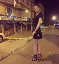 Ateşli buğday tenli kız özgül