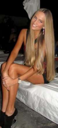 Cazibeli beyaz tenli kız Güven