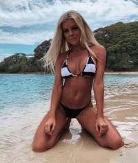 Cazibeli saksocu hanım Pinar