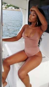 Çekici dansöz kadın Kiymet