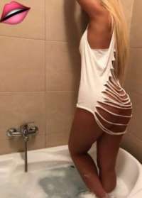 Çekici sarışın escort Ekim