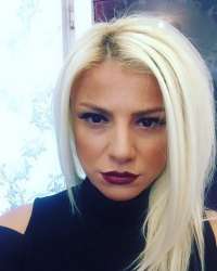 Çılgın dans yapan kadın Nermin