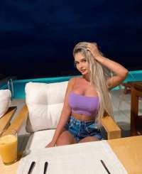 Cıvıl-cıvıl buğday tenli hatun Necla