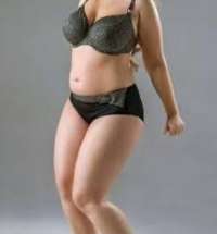 Cıvıl-cıvıl dansöz kız Nural