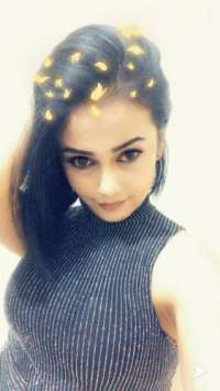 Cıvıl-cıvıl esmer bayan Dilhan