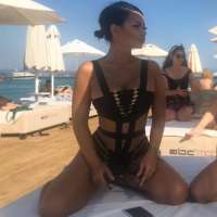 Cıvıl-cıvıl fatezi yapan escort Maral