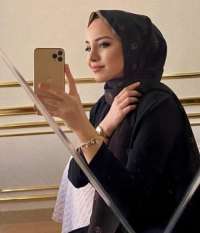 Elit dans yapan kız Munise