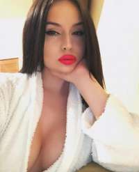 Eşsiz otelde buluşan kadın Püren