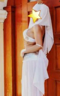 Eşsiz sarışın eskort Deste