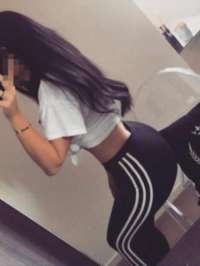 Etkileyici esmer kadın Esra