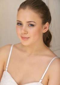 Gösterişli buğday tenli bayan Melek