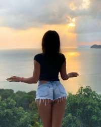 Gösterişli saksocu hanım Kiraz