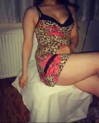 Kıvrak genç kadın Peri