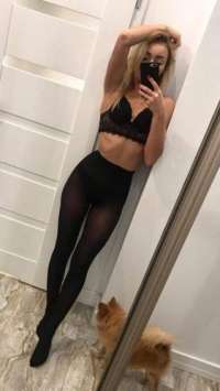 Kusursuz kendi yeri olan kız Huriye