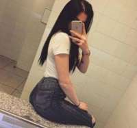 Kusursuz kendi yeri olan kız Huriye