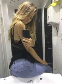 Neşeli buğday tenli hanım Nisa