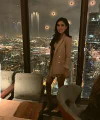 Neşeli buğday tenli hatun Naşide