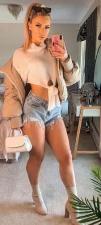 Neşeli dans yapan kadın Rüya