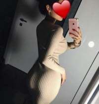 Neşeli evinde buluşan eskort Duygu