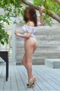 Neşeli fatezi yapan bayan Cevriye