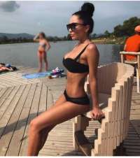 Neşeli olgun bayan Alçin