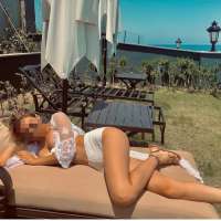 Neşeli orijinal resimli bayan Hüsniye