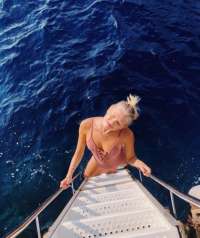 Olağanüstü buğday tenli kız Ayça