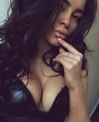 Olağanüstü esmer kız Ferhan