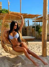 Olağanüstü öpüşmeyi seven Cemile