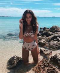 Seçkin kumral kadın Pelin