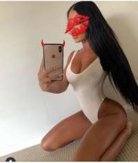 Seksapel otelde buluşan escort Devran