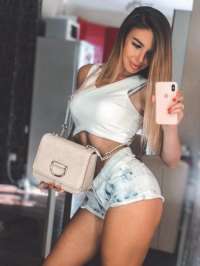Seksapel sakso çeken escort Nevra
