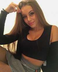 Seksi kendi yeri olan bayan Diler