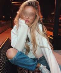 Seksi kendi yeri olan bayan Diler