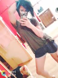 Şık beyaz tenli bayan Kamile