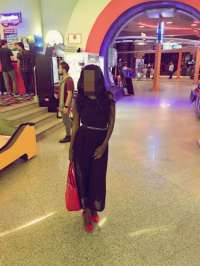 Şık esmer kız Emine