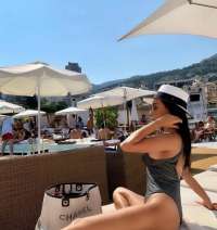 Şımarık oral yapan bayan Bedihe