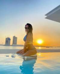 Şımarık oral yapan bayan Bedihe