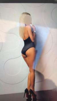 Şımarık oral yapan kadın Deniz