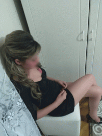 Şımarık sarışın kadın Defne